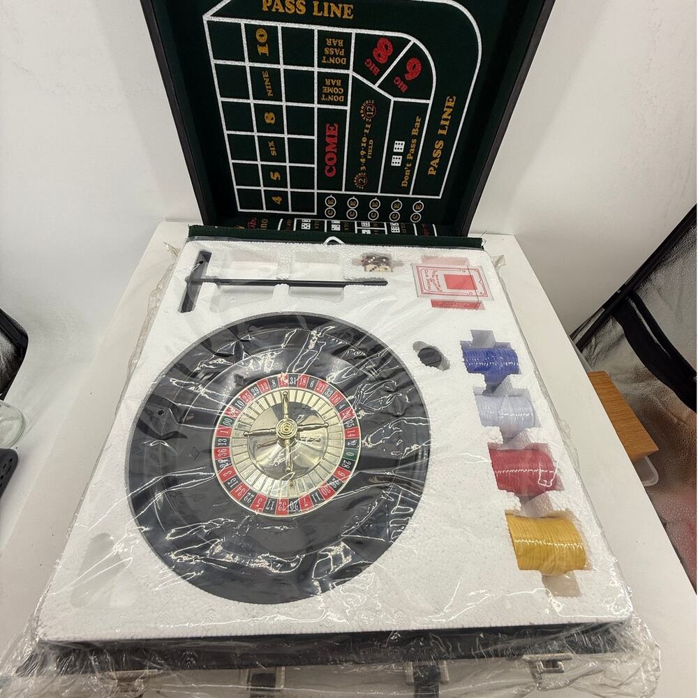 Casino Game Roulette Craps Blackjack Felt Mats Chips Cards Dice Carry Case NEW